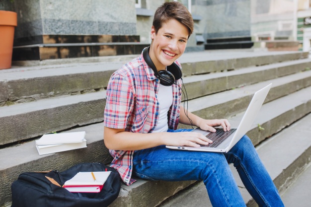 El 80% de los jóvenes está conectado a Internet